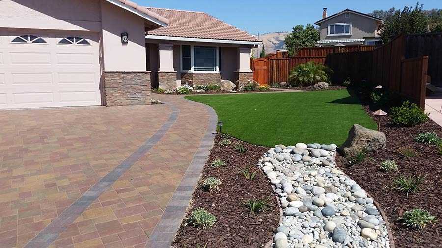 Sacramento | Black Diamond Paver Stones & Landscape