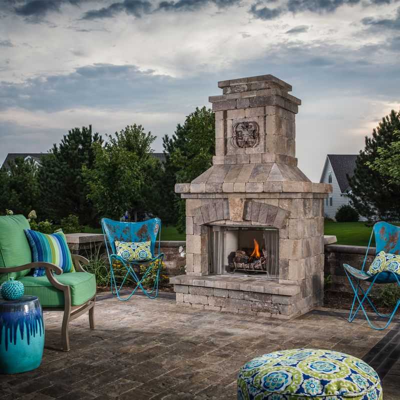 Paver stones outdoor fireplace step wall seating patio